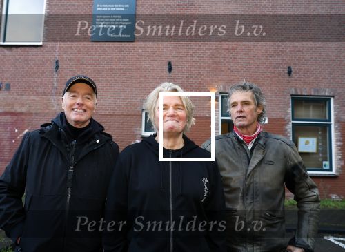 Den Haag 4 februari 2022
Rob en Ferdi Bolland worden geeerd met een plakaat op de muur van een huis met een tekst van 1 van hun liedjes daarop. Het hangt in de straat waar Rob Bolland woont.