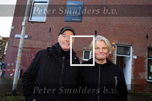 Den Haag 4 februari 2022
Rob en Ferdi Bolland worden geeerd met een plakaat op de muur van een huis met een tekst van 1 van hun liedjes daarop. Het hangt in de straat waar Rob Bolland woont.
