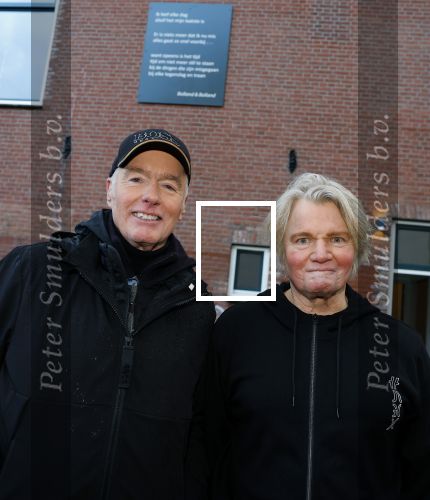 Den Haag 4 februari 2022
Rob en Ferdi Bolland worden geeerd met een plakaat op de muur van een huis met een tekst van 1 van hun liedjes daarop. Het hangt in de straat waar Rob Bolland woont.