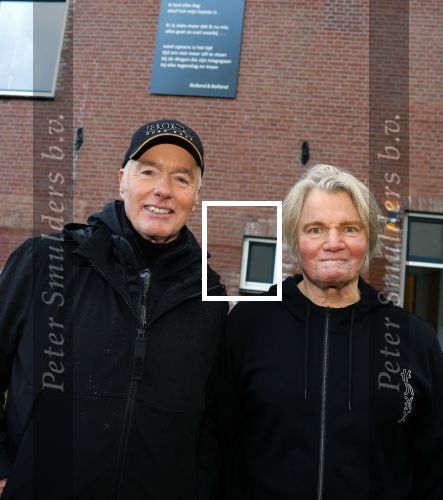 Den Haag 4 februari 2022
Rob en Ferdi Bolland worden geeerd met een plakaat op de muur van een huis met een tekst van 1 van hun liedjes daarop. Het hangt in de straat waar Rob Bolland woont.