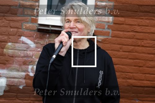 Den Haag 4 februari 2022
Rob en Ferdi Bolland worden geeerd met een plakaat op de muur van een huis met een tekst van 1 van hun liedjes daarop. Het hangt in de straat waar Rob Bolland woont.