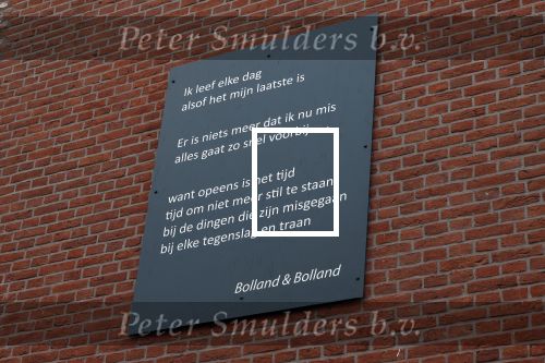 Den Haag 4 februari 2022
Rob en Ferdi Bolland worden geeerd met een plakaat op de muur van een huis met een tekst van 1 van hun liedjes daarop. Het hangt in de straat waar Rob Bolland woont.