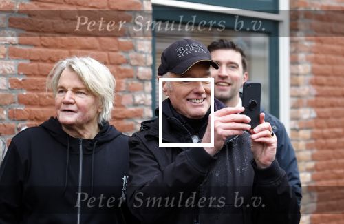 Den Haag 4 februari 2022
Rob en Ferdi Bolland worden geeerd met een plakaat op de muur van een huis met een tekst van 1 van hun liedjes daarop. Het hangt in de straat waar Rob Bolland woont.