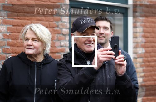 Den Haag 4 februari 2022
Rob en Ferdi Bolland worden geeerd met een plakaat op de muur van een huis met een tekst van 1 van hun liedjes daarop. Het hangt in de straat waar Rob Bolland woont.