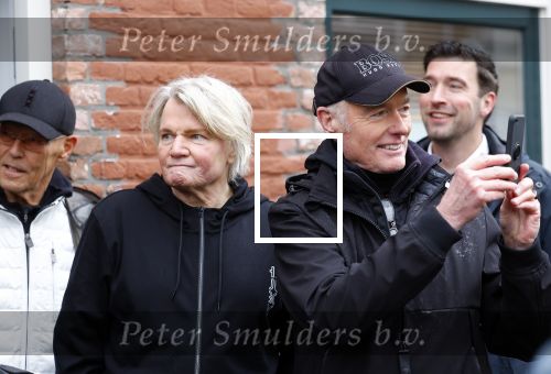 Den Haag 4 februari 2022
Rob en Ferdi Bolland worden geeerd met een plakaat op de muur van een huis met een tekst van 1 van hun liedjes daarop. Het hangt in de straat waar Rob Bolland woont.