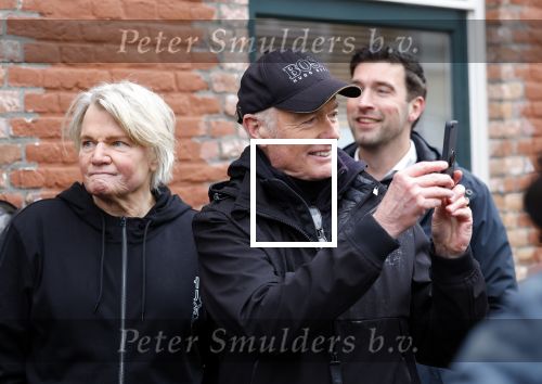Den Haag 4 februari 2022
Rob en Ferdi Bolland worden geeerd met een plakaat op de muur van een huis met een tekst van 1 van hun liedjes daarop. Het hangt in de straat waar Rob Bolland woont.