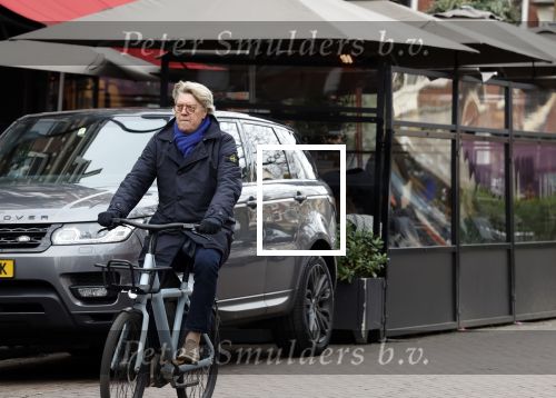 Amsterdam 10 februari 2022
Robert Kranenborg op zijn electrische van moof fiets in Amsterdam zuid