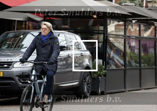 Amsterdam 10 februari 2022
Robert Kranenborg op zijn electrische van moof fiets in Amsterdam zuid