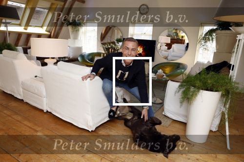 Leeuwarden 9 februari 2022
Rogier Smit in zijn nieuwe huis met zijn hond brownie