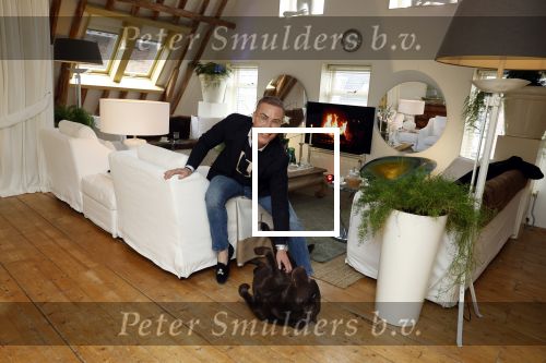 Leeuwarden 9 februari 2022
Rogier Smit in zijn nieuwe huis met zijn hond brownie
