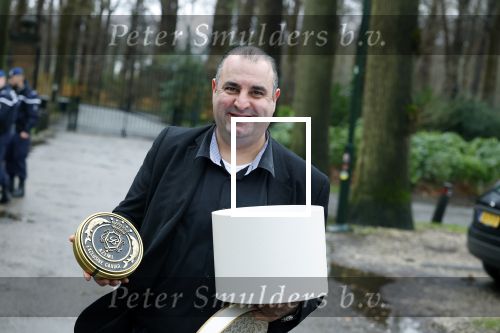 Lage Vuursche 31 januari 2022
Johan Vlemmix (Bloemen ) en Salar Azimi ( Kaviaar ter waarde van 100.000euro) brengen kado naar prinses Beatrix op kasteel Drackensteyn vanwege haar 84e verjaardag