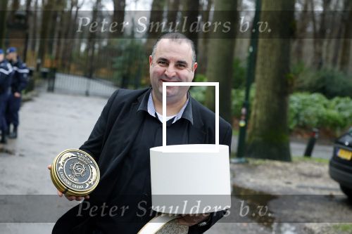 Lage Vuursche 31 januari 2022
Johan Vlemmix (Bloemen ) en Salar Azimi ( Kaviaar ter waarde van 100.000euro) brengen kado naar prinses Beatrix op kasteel Drackensteyn vanwege haar 84e verjaardag