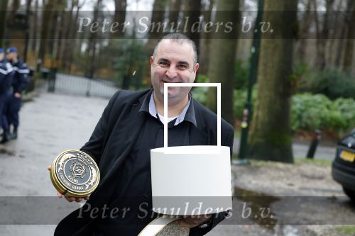 Lage Vuursche 31 januari 2022
Johan Vlemmix (Bloemen ) en Salar Azimi ( Kaviaar ter waarde van 100.000euro) brengen kado naar prinses Beatrix op kasteel Drackensteyn vanwege haar 84e verjaardag