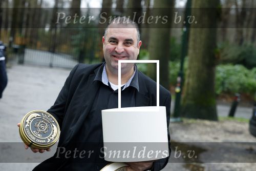 Lage Vuursche 31 januari 2022
Johan Vlemmix (Bloemen ) en Salar Azimi ( Kaviaar ter waarde van 100.000euro) brengen kado naar prinses Beatrix op kasteel Drackensteyn vanwege haar 84e verjaardag
