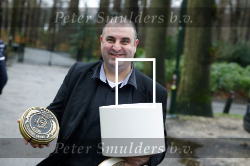Lage Vuursche 31 januari 2022
Johan Vlemmix (Bloemen ) en Salar Azimi ( Kaviaar ter waarde van 100.000euro) brengen kado naar prinses Beatrix op kasteel Drackensteyn vanwege haar 84e verjaardag