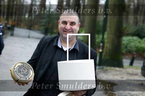 Lage Vuursche 31 januari 2022
Johan Vlemmix (Bloemen ) en Salar Azimi ( Kaviaar ter waarde van 100.000euro) brengen kado naar prinses Beatrix op kasteel Drackensteyn vanwege haar 84e verjaardag