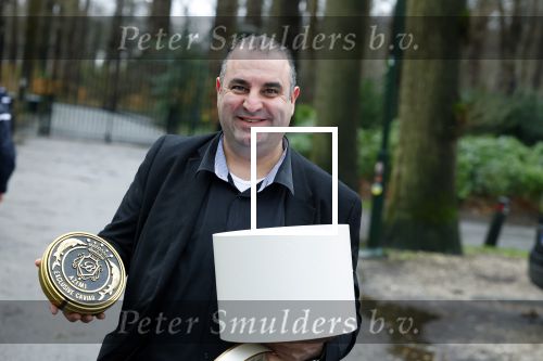 Lage Vuursche 31 januari 2022
Johan Vlemmix (Bloemen ) en Salar Azimi ( Kaviaar ter waarde van 100.000euro) brengen kado naar prinses Beatrix op kasteel Drackensteyn vanwege haar 84e verjaardag