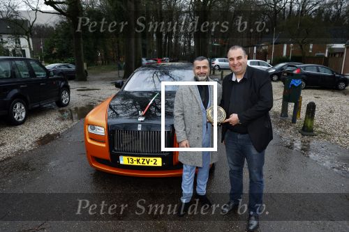 Lage Vuursche 31 januari 2022
Johan Vlemmix (Bloemen ) en Salar Azimi ( Kaviaar ter waarde van 100.000euro) brengen kado naar prinses Beatrix op kasteel Drackensteyn vanwege haar 84e verjaardag. Salar en compagnon Hagop Abrahamyan
