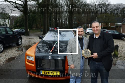 Lage Vuursche 31 januari 2022
Johan Vlemmix (Bloemen ) en Salar Azimi ( Kaviaar ter waarde van 100.000euro) brengen kado naar prinses Beatrix op kasteel Drackensteyn vanwege haar 84e verjaardag. Salar en compagnon Hagop Abrahamyan