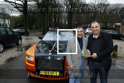 Lage Vuursche 31 januari 2022
Johan Vlemmix (Bloemen ) en Salar Azimi ( Kaviaar ter waarde van 100.000euro) brengen kado naar prinses Beatrix op kasteel Drackensteyn vanwege haar 84e verjaardag. Salar en compagnon Hagop Abrahamyan