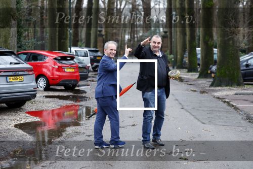 Lage Vuursche 31 januari 2022
Johan Vlemmix (Bloemen ) en Salar Azimi ( Kaviaar ter waarde van 100.000euro) brengen kado naar prinses Beatrix op kasteel Drackensteyn vanwege haar 84e verjaardag