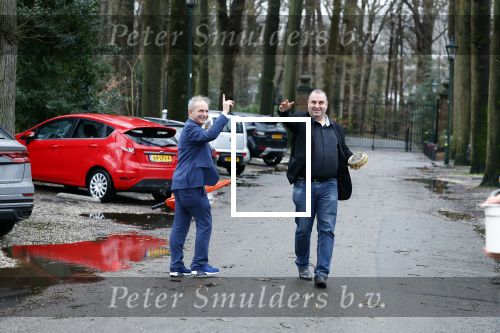 Lage Vuursche 31 januari 2022
Johan Vlemmix (Bloemen ) en Salar Azimi ( Kaviaar ter waarde van 100.000euro) brengen kado naar prinses Beatrix op kasteel Drackensteyn vanwege haar 84e verjaardag