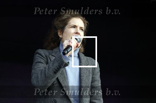 Amsterdam 29 januari 2022
Demonstratie tegen seksueel geweld op het museumplein. Karin Bloemen presenteert het . Loco Burgemeester Simone Kukenheim