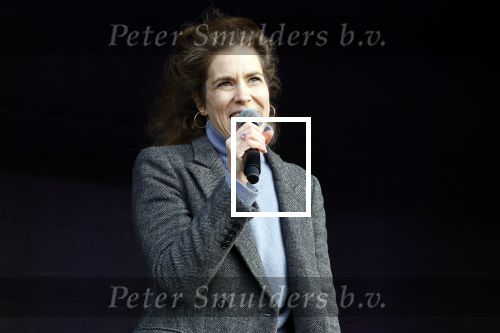 Amsterdam 29 januari 2022
Demonstratie tegen seksueel geweld op het museumplein. Karin Bloemen presenteert het . Loco Burgemeester Simone Kukenheim