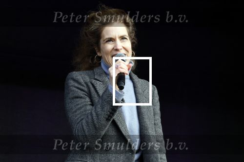 Amsterdam 29 januari 2022
Demonstratie tegen seksueel geweld op het museumplein. Karin Bloemen presenteert het . Loco Burgemeester Simone Kukenheim