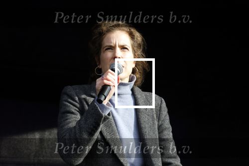 Amsterdam 29 januari 2022
Demonstratie tegen seksueel geweld op het museumplein. Karin Bloemen presenteert het . Loco Burgemeester Simone Kukenheim