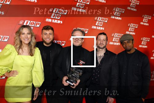 Hilversum 10 januari 2022
Q music awards in studio 21 op het mediapark in Hilversum. Suzanne en Freek Guus Meeuwis Kraantje Pappie en Typhoon