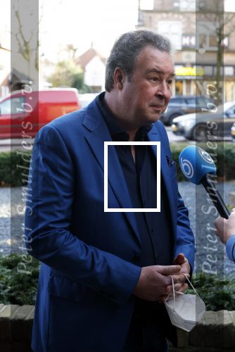 Laren 7 februari 2022
Boekpresentatie van Willibrord Frequin in het bonte paard. Rene v d Gijp reikte het eerste exemplaar uit . Fons de Poel is de schrijver. Sven Kockelman