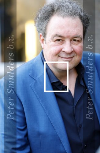 Laren 7 februari 2022
Boekpresentatie van Willibrord Frequin in het bonte paard. Rene v d Gijp reikte het eerste exemplaar uit . Fons de Poel is de schrijver. Sven Kockelman
