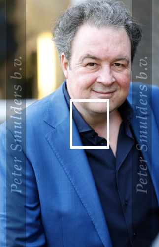 Laren 7 februari 2022
Boekpresentatie van Willibrord Frequin in het bonte paard. Rene v d Gijp reikte het eerste exemplaar uit . Fons de Poel is de schrijver. Sven Kockelman