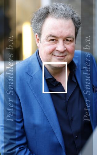 Laren 7 februari 2022
Boekpresentatie van Willibrord Frequin in het bonte paard. Rene v d Gijp reikte het eerste exemplaar uit . Fons de Poel is de schrijver. Sven Kockelman