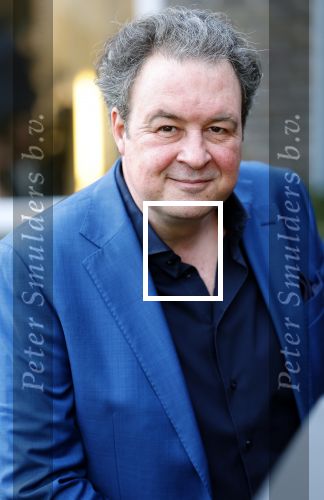 Laren 7 februari 2022
Boekpresentatie van Willibrord Frequin in het bonte paard. Rene v d Gijp reikte het eerste exemplaar uit . Fons de Poel is de schrijver. Sven Kockelman