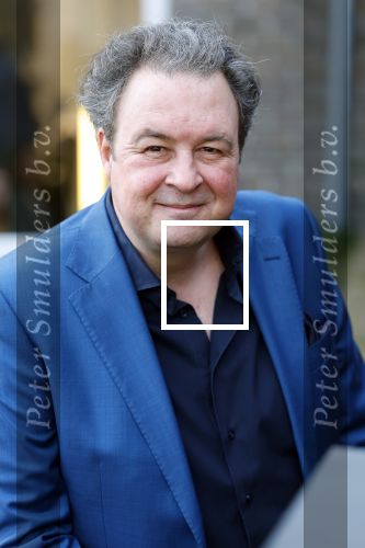 Laren 7 februari 2022
Boekpresentatie van Willibrord Frequin in het bonte paard. Rene v d Gijp reikte het eerste exemplaar uit . Fons de Poel is de schrijver. Sven Kockelman