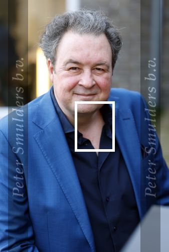 Laren 7 februari 2022
Boekpresentatie van Willibrord Frequin in het bonte paard. Rene v d Gijp reikte het eerste exemplaar uit . Fons de Poel is de schrijver. Sven Kockelman