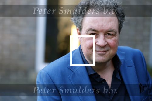 Laren 7 februari 2022
Boekpresentatie van Willibrord Frequin in het bonte paard. Rene v d Gijp reikte het eerste exemplaar uit . Fons de Poel is de schrijver. Sven Kockelman
