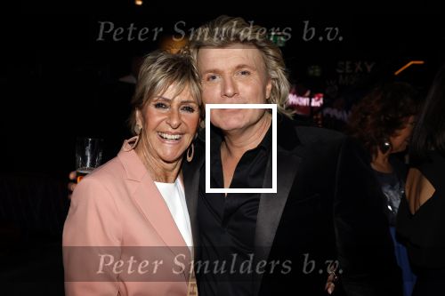 Amsterdam 22 februari 2022
Hans Klok viert zijn 53e verjaardag in the Harbour Club. Later op de avond vraagt hij zijn partner Dann v Ling ten huwelijk. Hans met Sylvia v d Akker