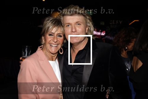 Amsterdam 22 februari 2022
Hans Klok viert zijn 53e verjaardag in the Harbour Club. Later op de avond vraagt hij zijn partner Dann v Ling ten huwelijk. Hans met Sylvia v d Akker