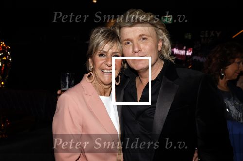 Amsterdam 22 februari 2022
Hans Klok viert zijn 53e verjaardag in the Harbour Club. Later op de avond vraagt hij zijn partner Dann v Ling ten huwelijk. Hans met Sylvia v d Akker
