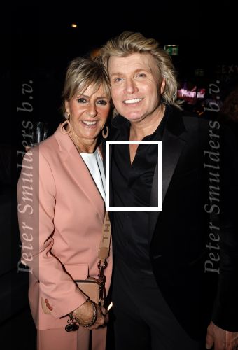 Amsterdam 22 februari 2022
Hans Klok viert zijn 53e verjaardag in the Harbour Club. Later op de avond vraagt hij zijn partner Dann v Ling ten huwelijk. Hans met Sylvia v d Akker