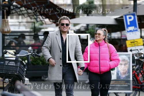 Amsterdam 30 januari 2022
Thomas Berge en zijn vriendin Elianne Zweipfenning in Amsterdam zuid.
