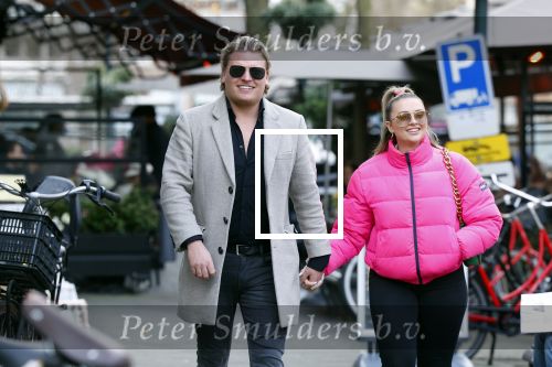Amsterdam 30 januari 2022
Thomas Berge en zijn vriendin Elianne Zweipfenning in Amsterdam zuid.