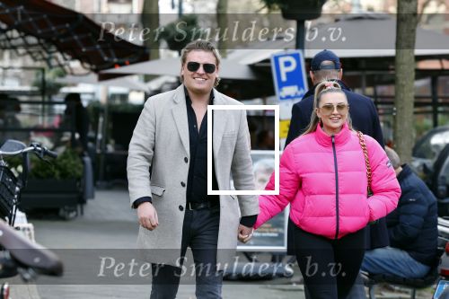 Amsterdam 30 januari 2022
Thomas Berge en zijn vriendin Elianne Zweipfenning in Amsterdam zuid.