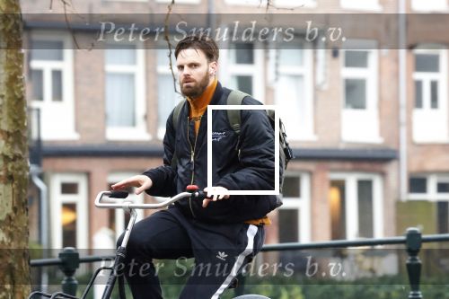 Amsterdam 3 februari 2022
Tim Hofman en Nienke Plas staan 20 minuten in de regen te kletsen op straat in Amsterdam centrum