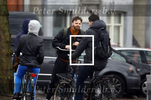 Amsterdam 3 februari 2022
Tim Hofman en Nienke Plas staan 20 minuten in de regen te kletsen op straat in Amsterdam centrum