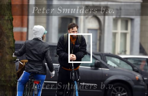 Amsterdam 3 februari 2022
Tim Hofman en Nienke Plas staan 20 minuten in de regen te kletsen op straat in Amsterdam centrum