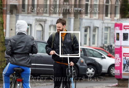 Amsterdam 3 februari 2022
Tim Hofman en Nienke Plas staan 20 minuten in de regen te kletsen op straat in Amsterdam centrum